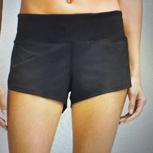 Lululemon speed up low-rise lined short 2.5” size 2